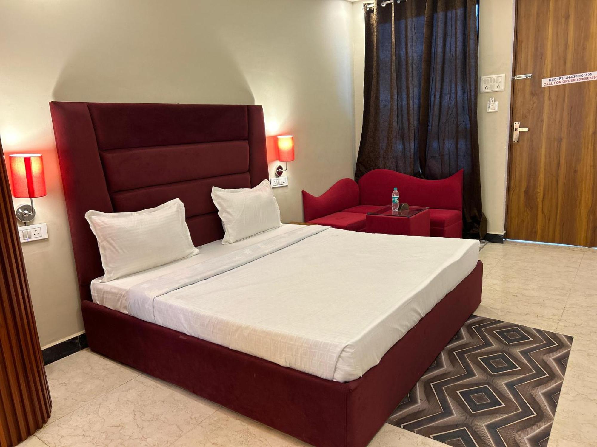 Hotels7Apple Mahoba エクステリア 写真